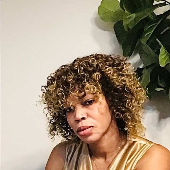 Two-Tone Synthetic Curl Hair Wigs 14 Inches. With Bangs - Picture 5 of 5